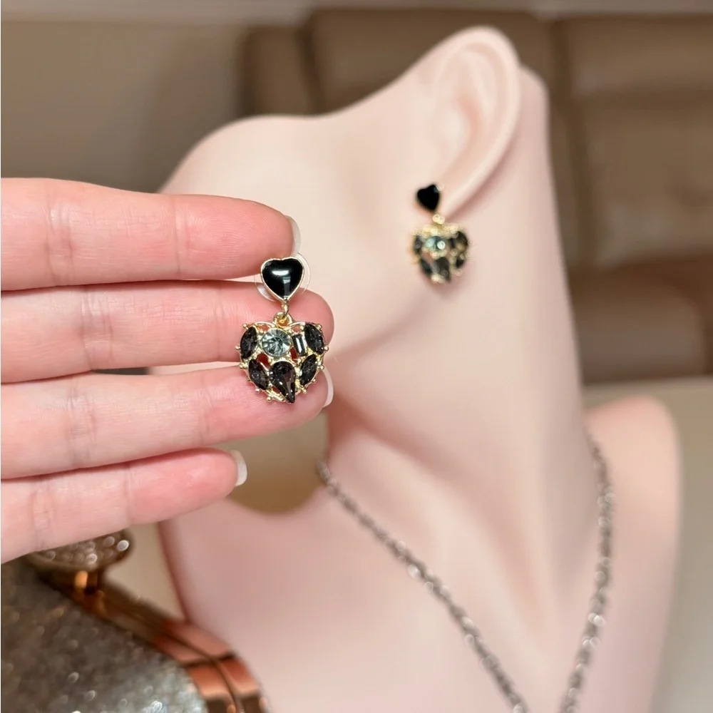 Elegant Black and Gold Heart Earrings